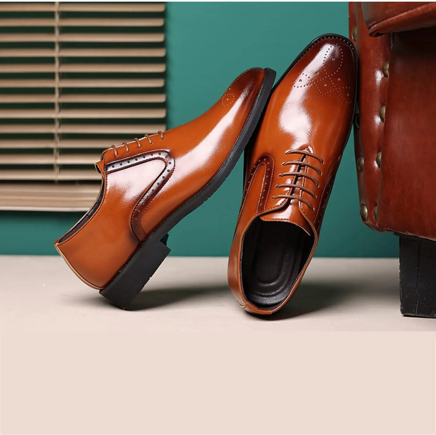 Men's Business Casual Dress Shoes Classic Wingtip Lace-Up Brogues Modern Formal Oxfords Shoes