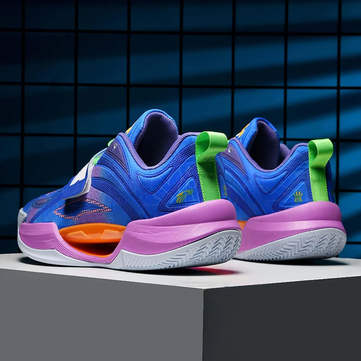 Neutral Fluorescent Basketball Shoes Fashion High Top Sneakers Breathable Anti-Slip Running Trainers Lightweight Breathable Outdoor Fitness Walking Jogging Shoes