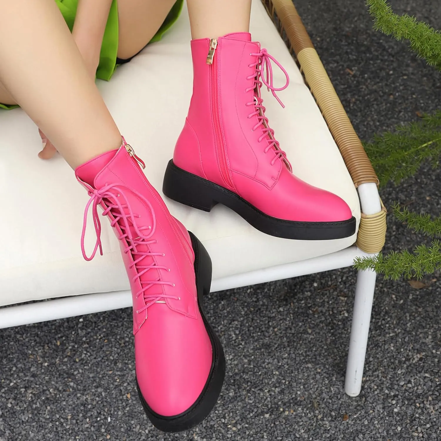 Women's Combat Lace Up Boots Platform Military Boots Low Heel Chunky Lug Sole Motorcycle Gothic Riding Boots Round Toe Comfortable Side Zipper Ankle Boots