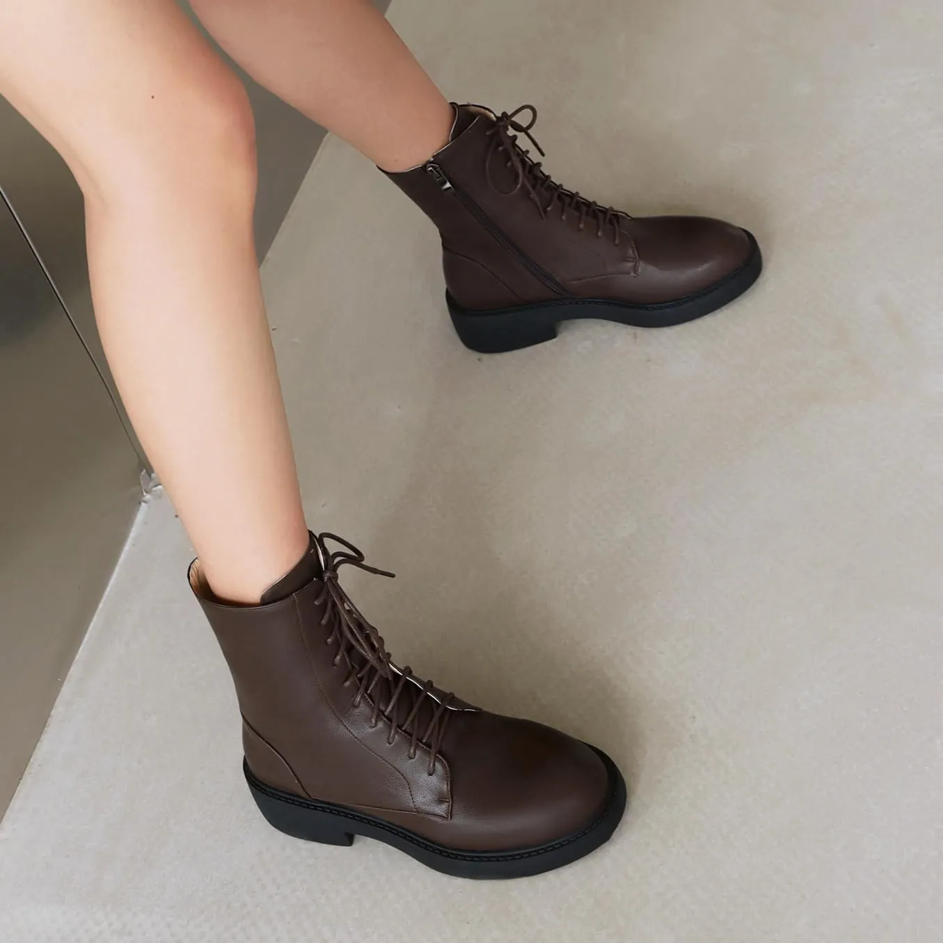 Women's Combat Lace Up Boots Platform Military Boots Low Heel Chunky Lug Sole Motorcycle Gothic Riding Boots Round Toe Comfortable Side Zipper Ankle Boots