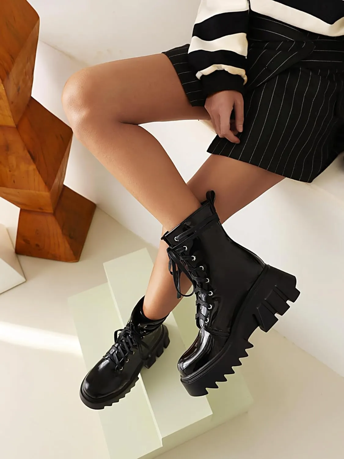 Women's Platform Combat Booties Lace Up Motorcycle Boots Chunky Block High Heel Ankle Boots Punk Goth Lug Sole Boots Round Toe Shoes